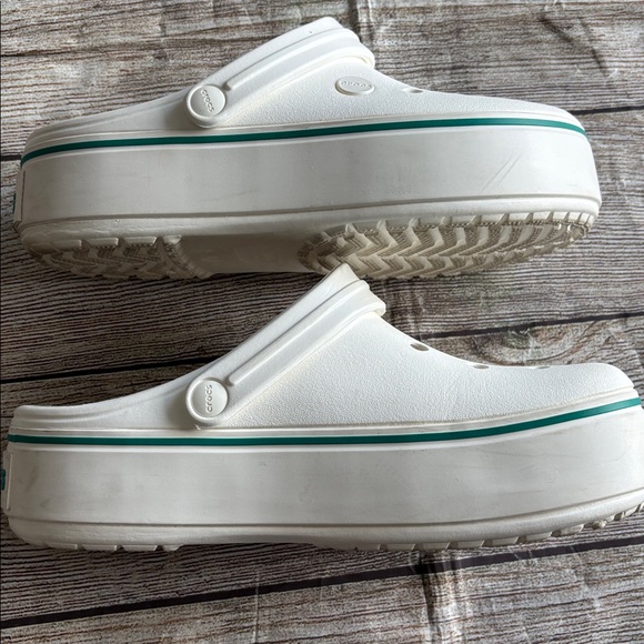 Platform Crocs - Picture 6 of 9